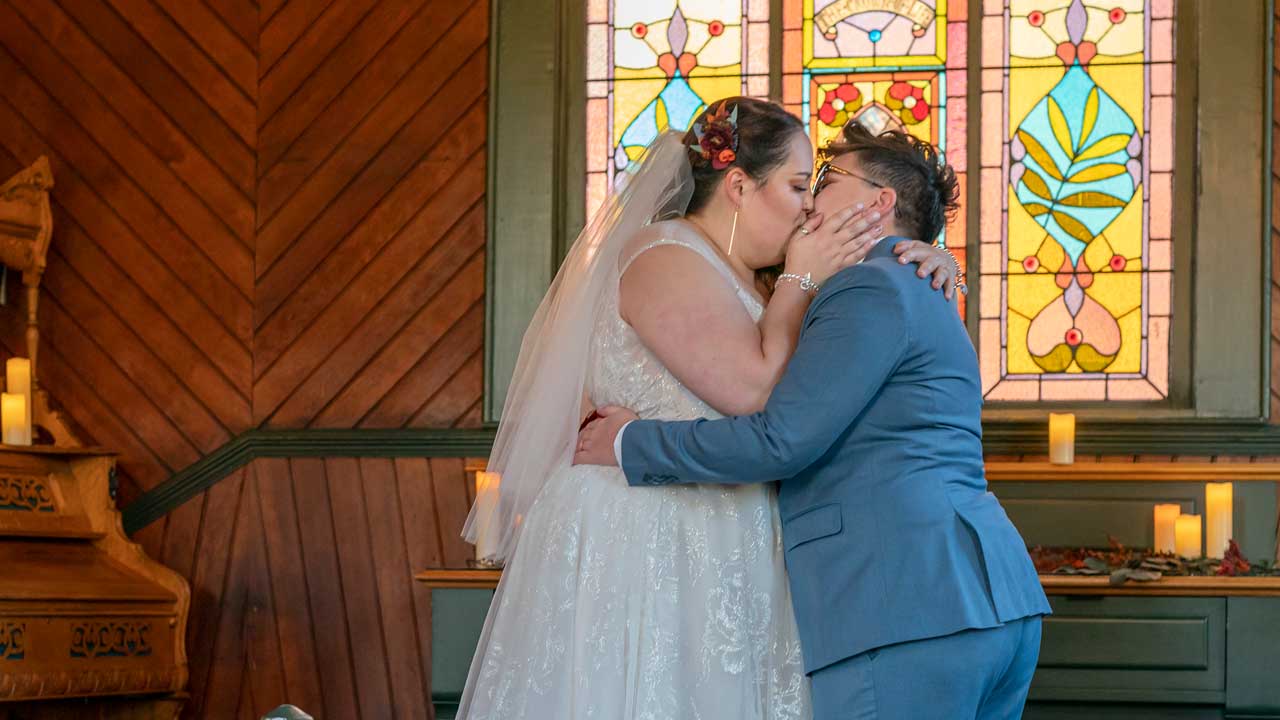 Der Kuss - ein Symbol für die Eheschließung