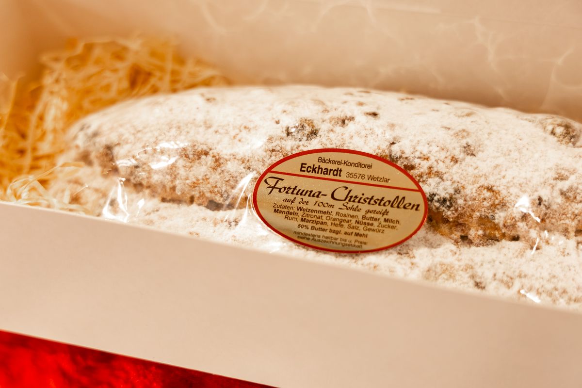 Fortuna-Christstollen in seiner Verpackung