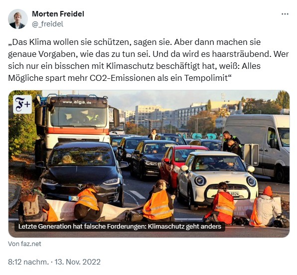 Tweet von Morten Freidel @_freidel: „Das Klima wollen sie schützen, sagen sie. Aber dann machen sie genaue Vorgaben, wie das zu tun sei. Und da wird es haarsträubend. Wer sich nur ein bisschen mit Klimaschutz beschäftigt hat, weiß: Alles Mögliche spart mehr CO2-Emissionen als ein Tempolimit“