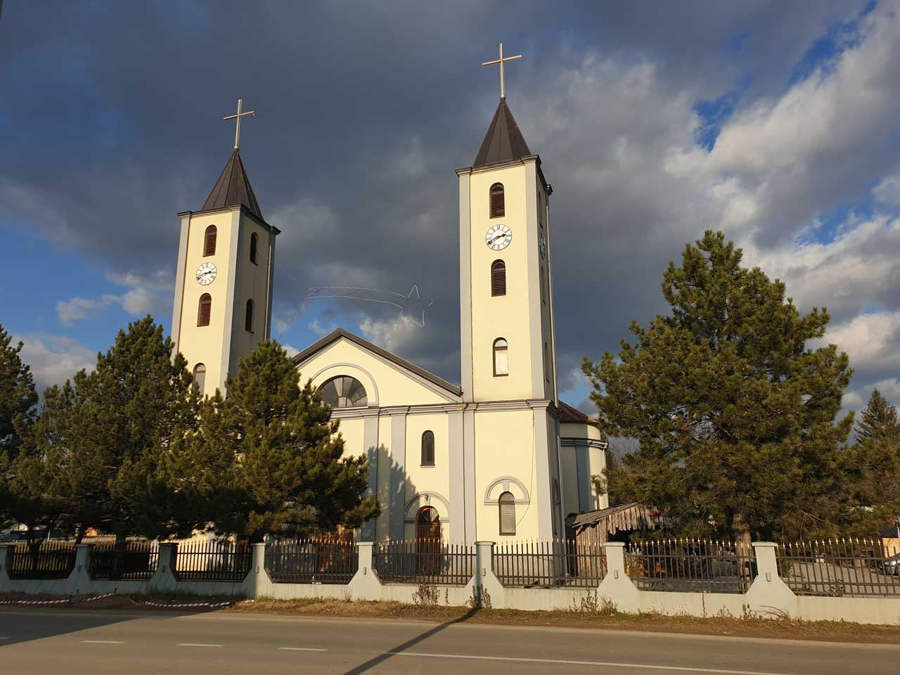 Katholische Kirche im Dorf Zllakuqan im Kosovo
