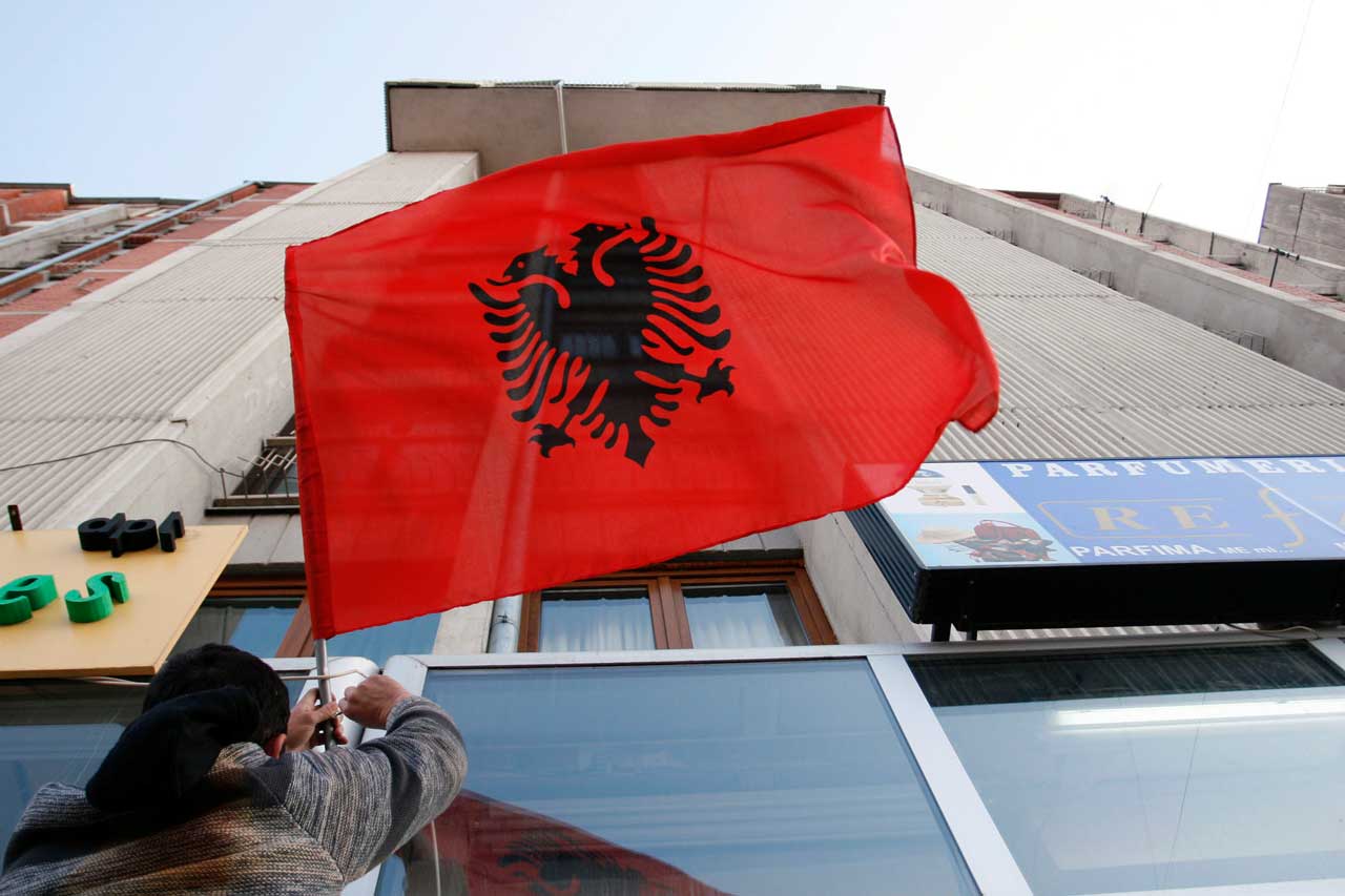 Albanische Flagge in Pristina