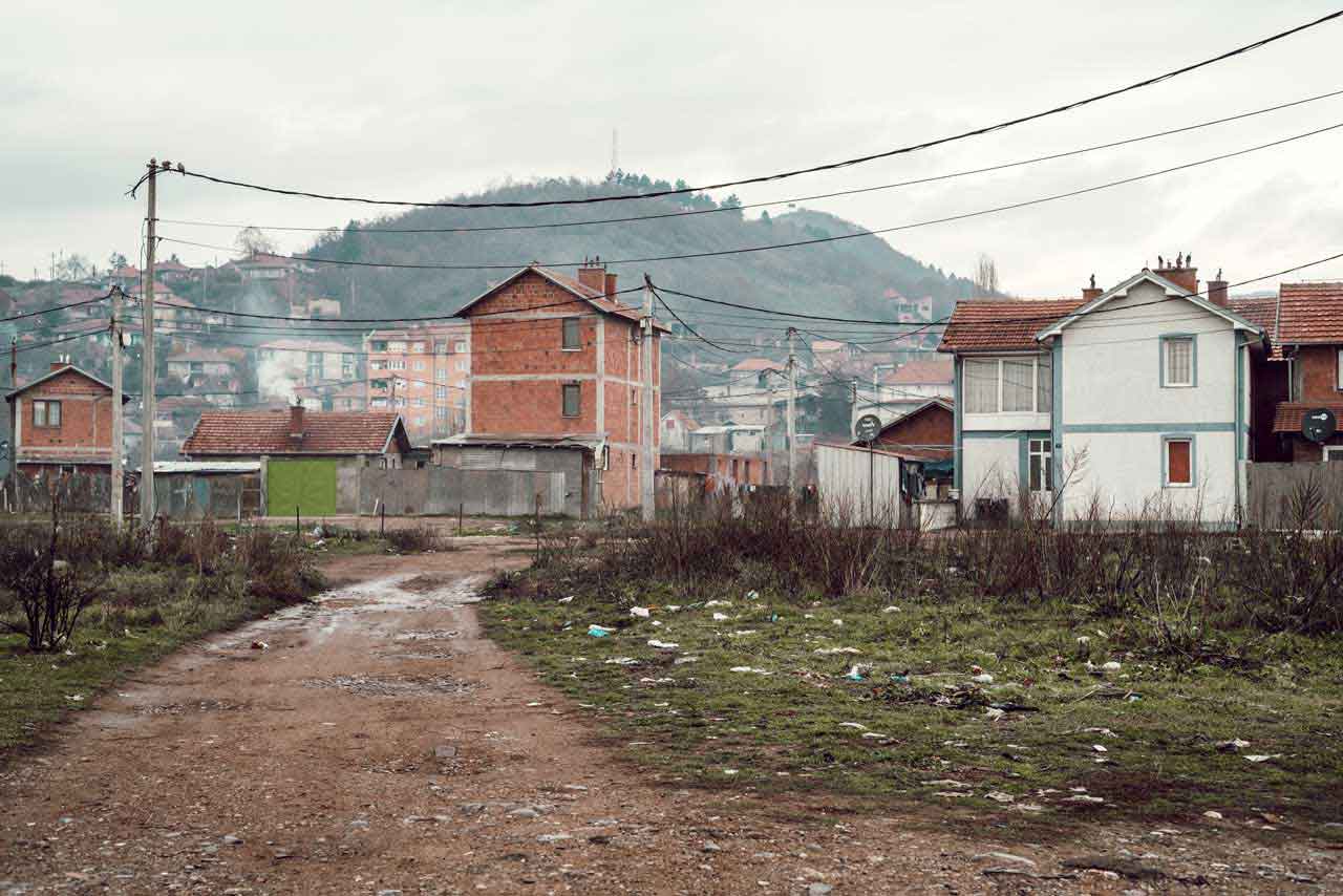 Die Stadt Mitrovica im Kosovo