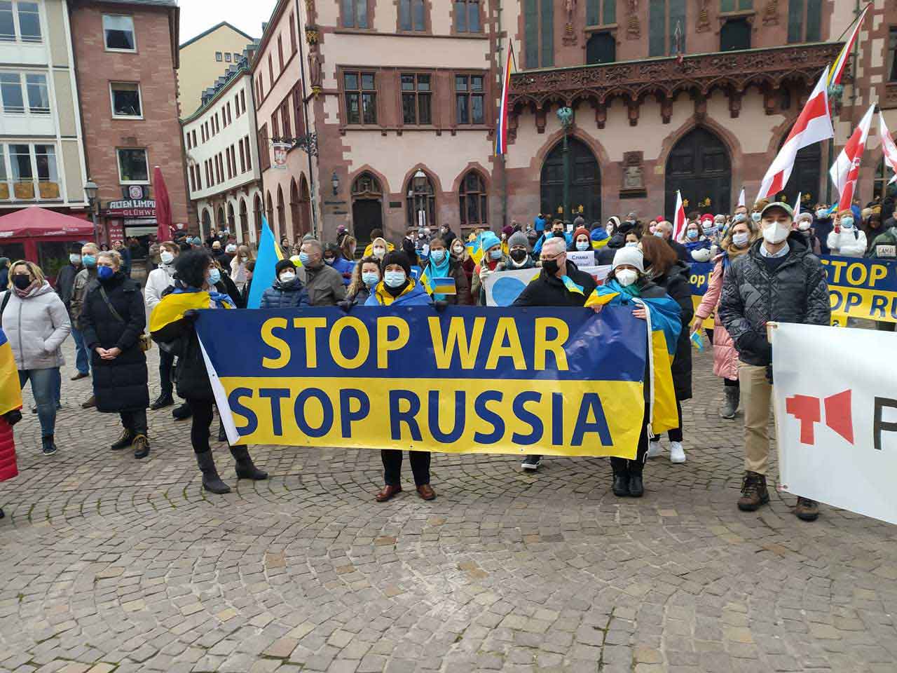 Auf dem Plakat steht: Stop War - Stop Russia