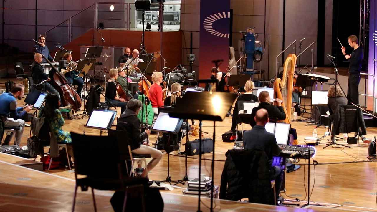 Musiker und Musikerinnen der Neuen Philharmonie Frankfurt