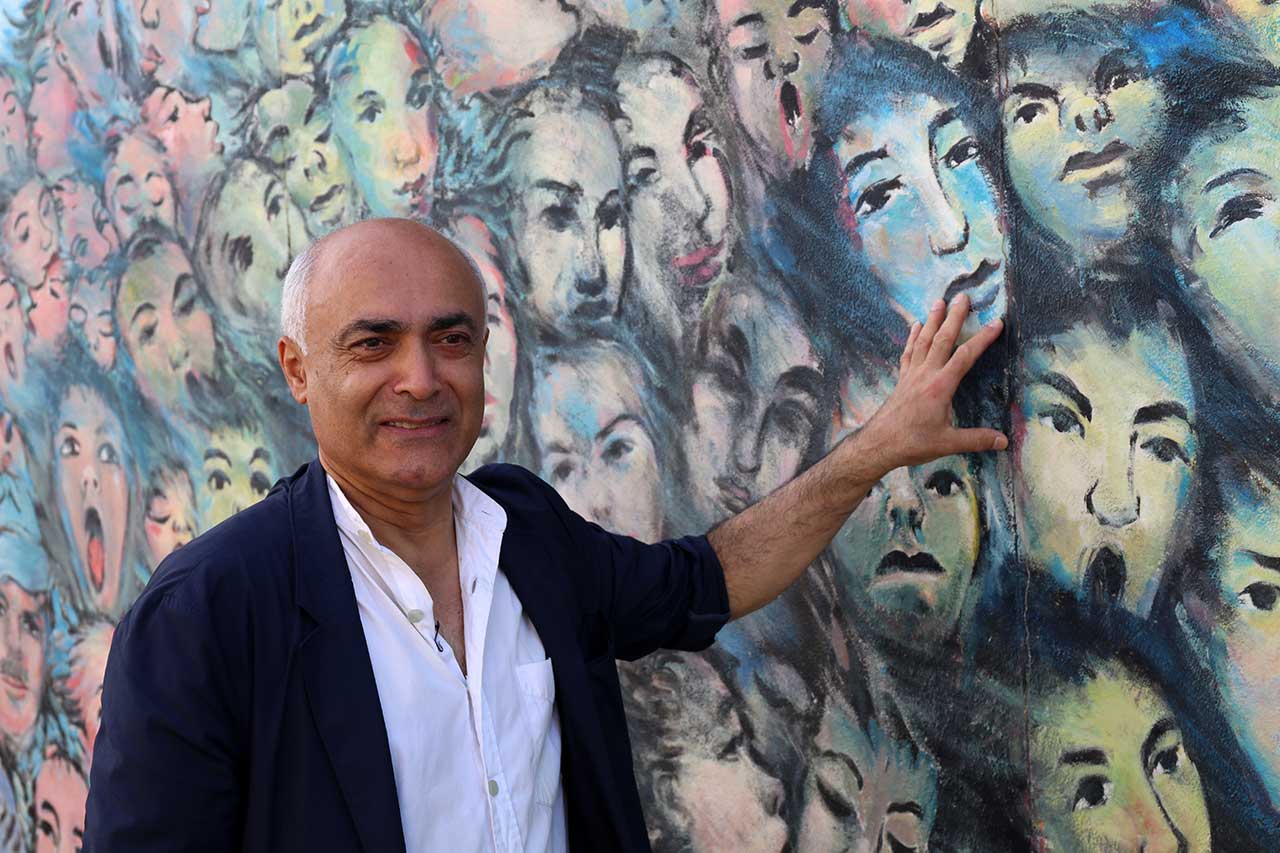 Kani Alavi ist Künstler und zugleich Vorsitzender der Künstlerinitiative East Side Gallery 