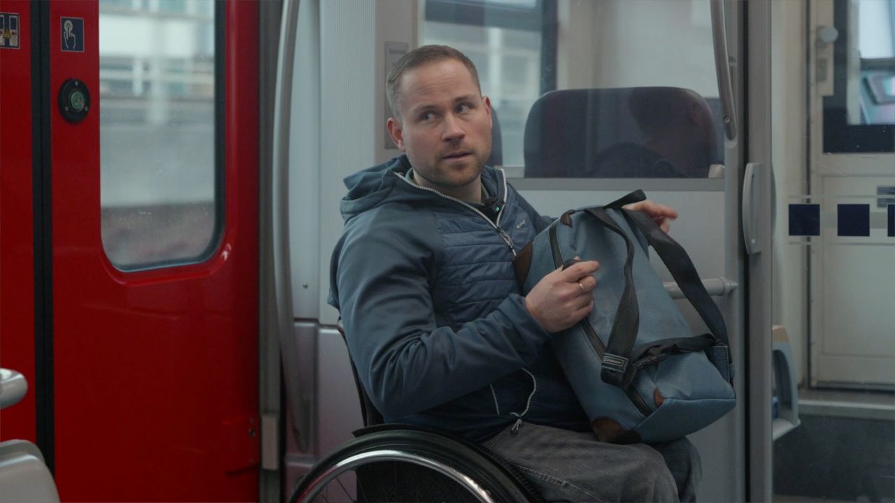 Lucas fährt oft mit den Öffis