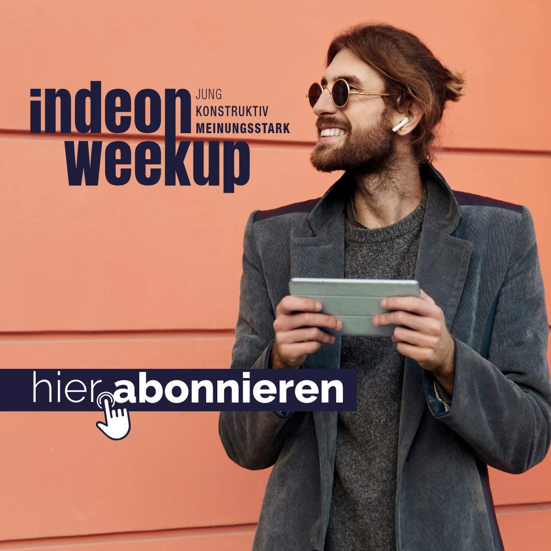 Mensch am Smartphone abonniert den indeon-Newsletter