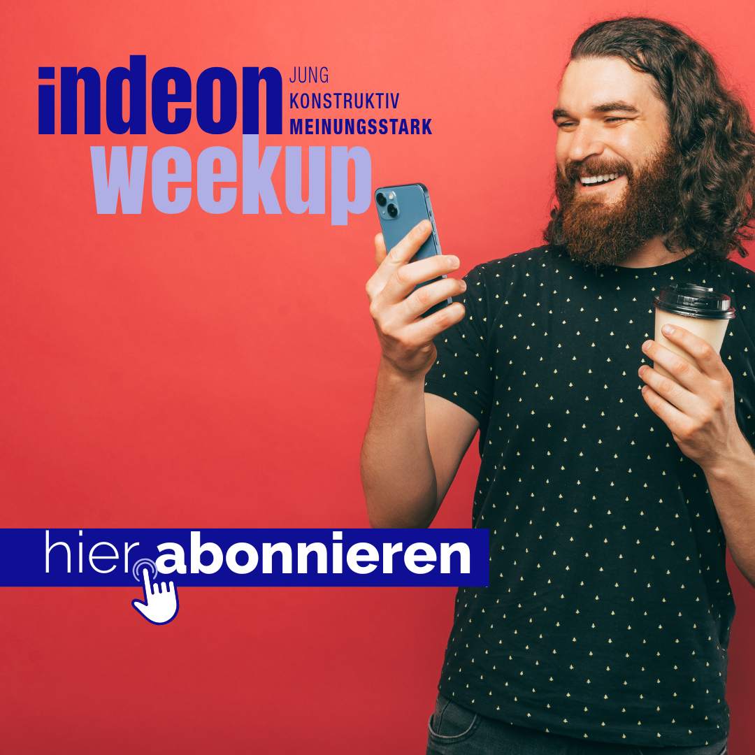 Mensch am Smartphone abonniert den indeon-Newsletter