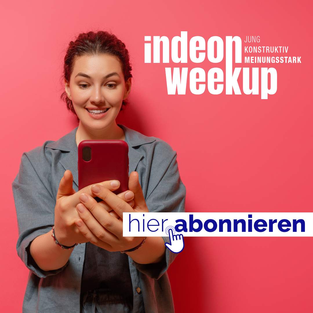 Mensch am Smartphone abonniert den indeon-Newsletter